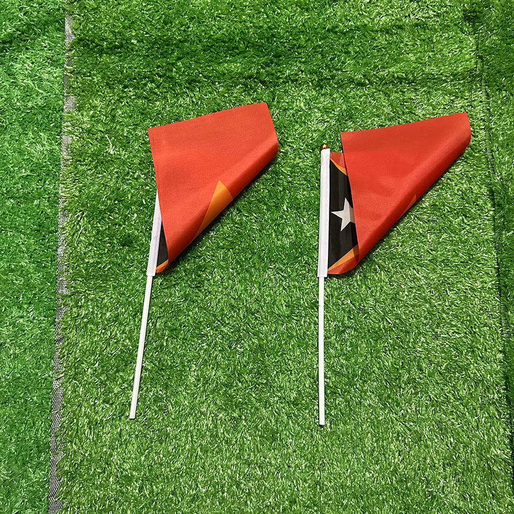 Bandera de Timor Oriental para mano, asta de plástico, exterior - imagen 5