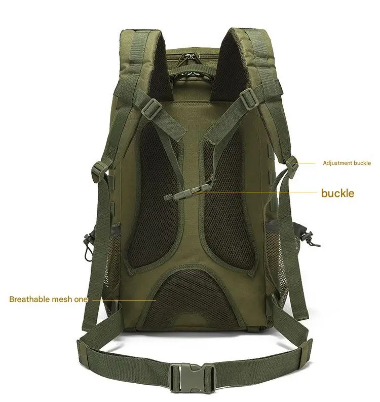 Mochila en uso durante una ruta de montañismo