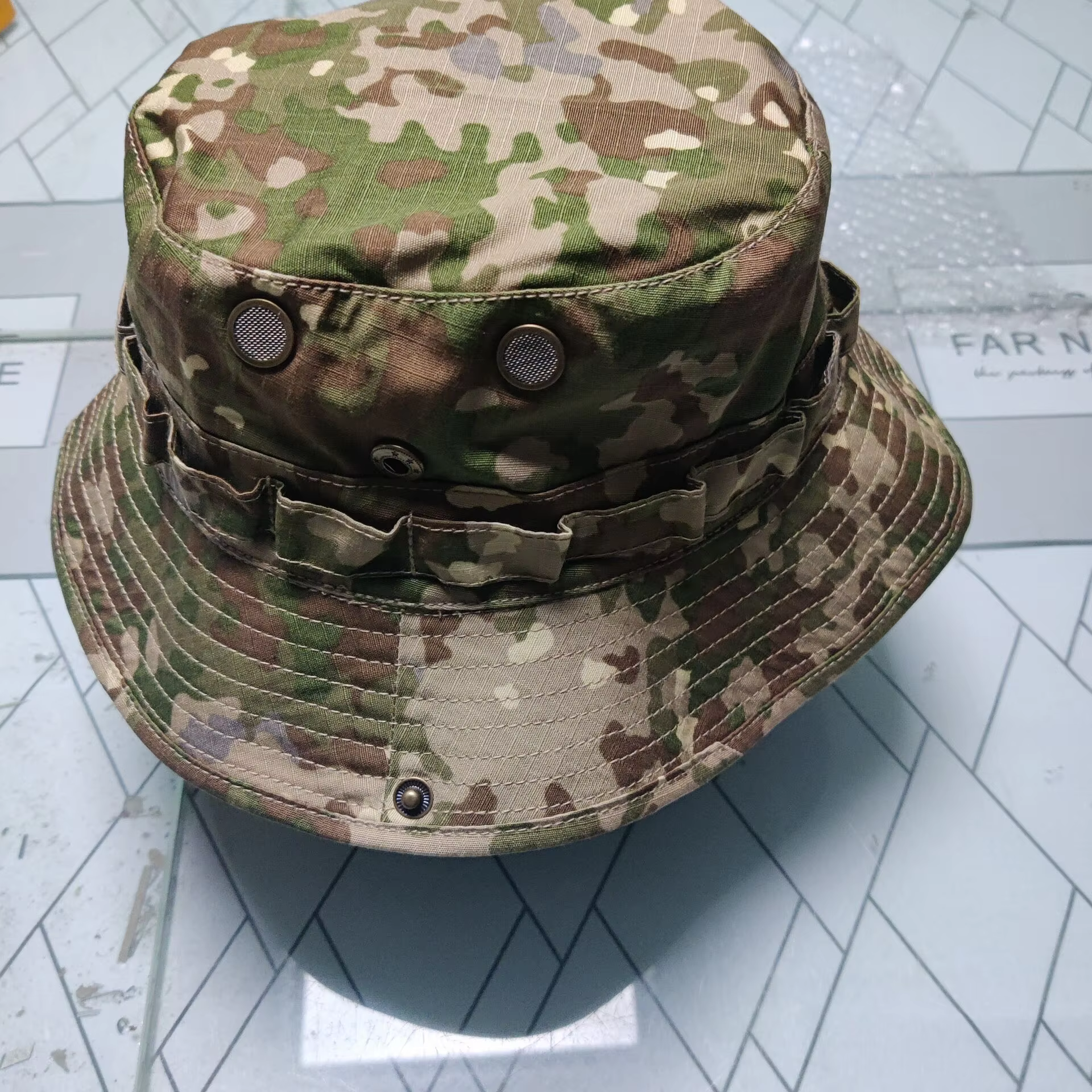 Sombrero Boonie vista lateral mostrando diseño transpirable