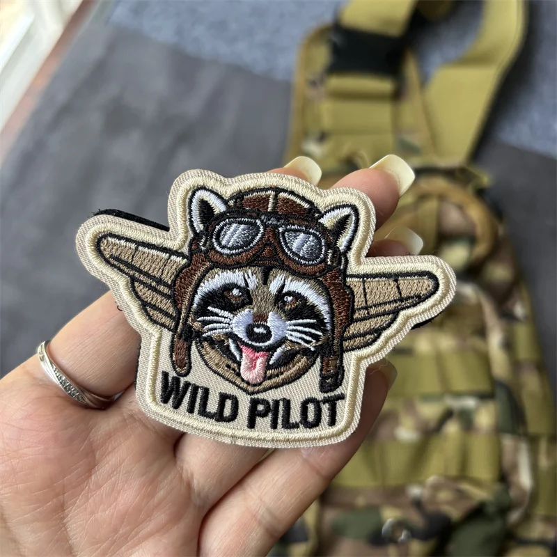 Parche bordado táctico Mapache WILD PILOT con velcro - imagen 2