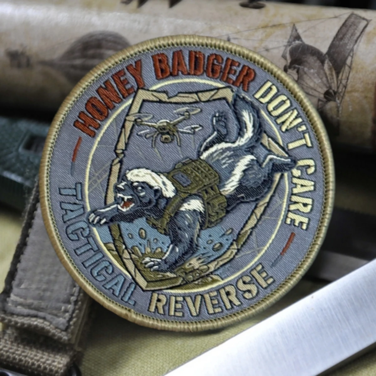 Parche táctico Honey Badger Don't Care adhesivo con gancho y bucle