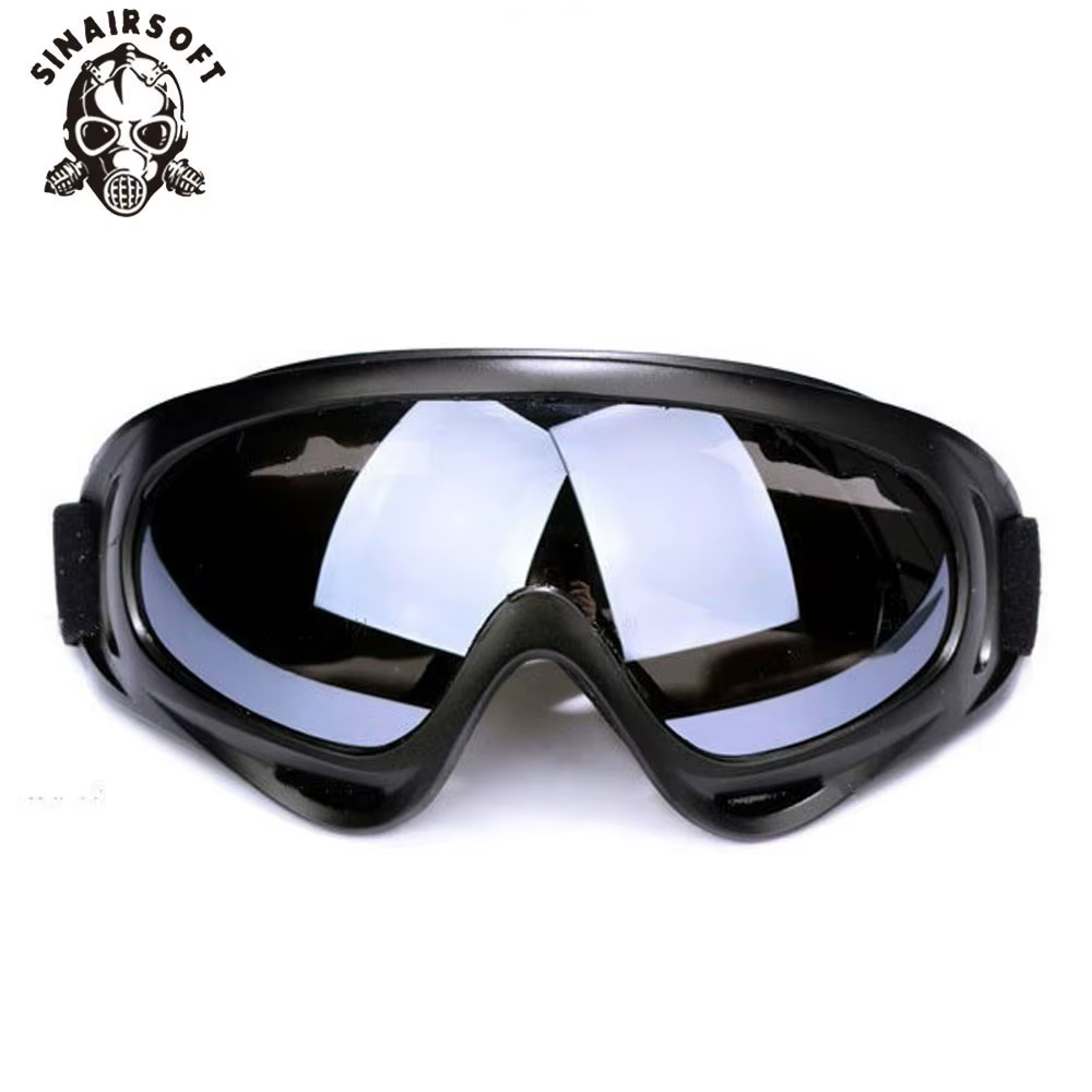 Gafas usadas sobre casco táctico