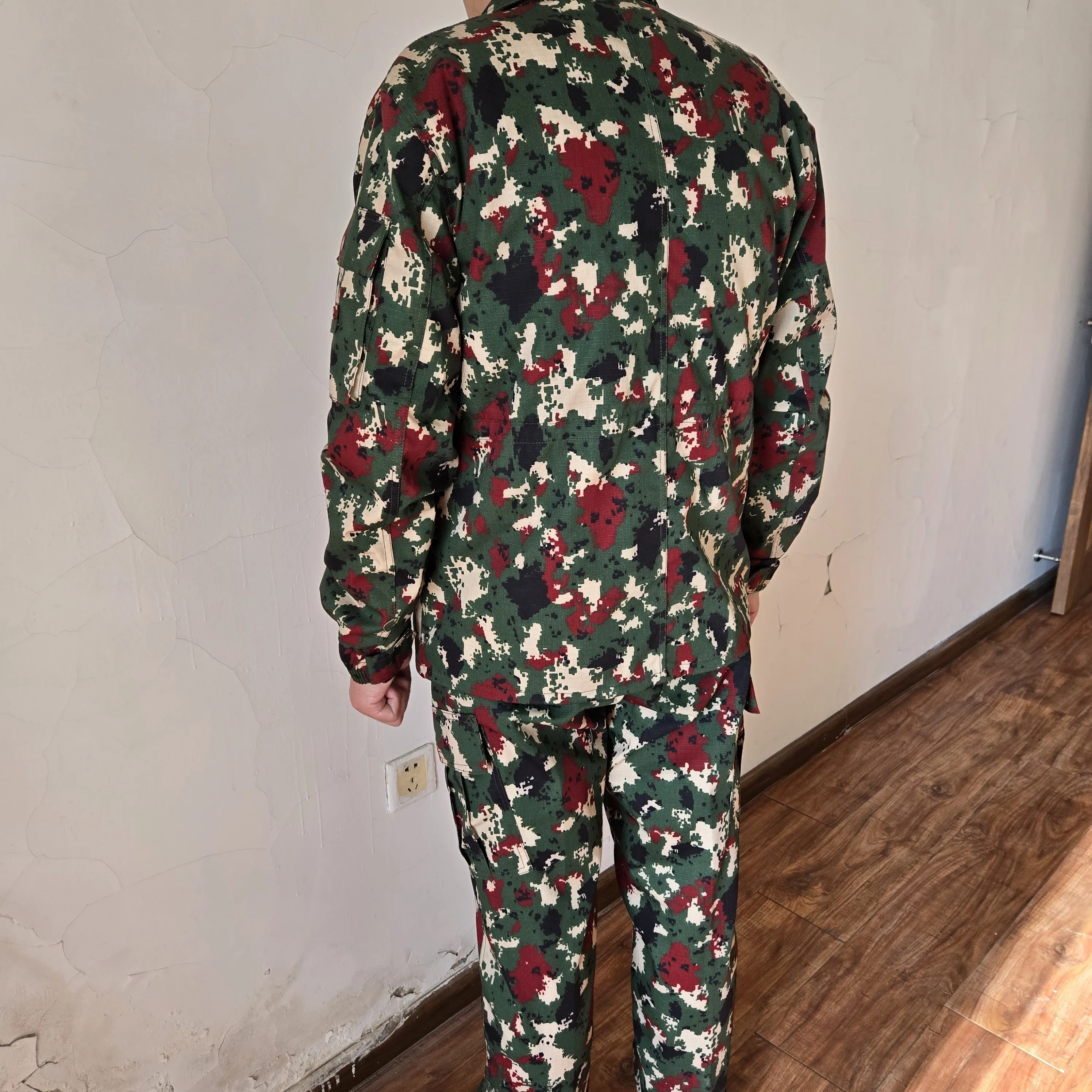 Ropa camuflaje táctica duradera con múltiples bolsillos para trabajo - imagen 2