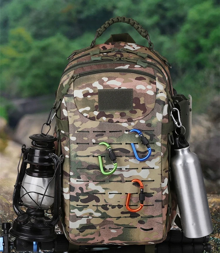 Mochila táctica en uso