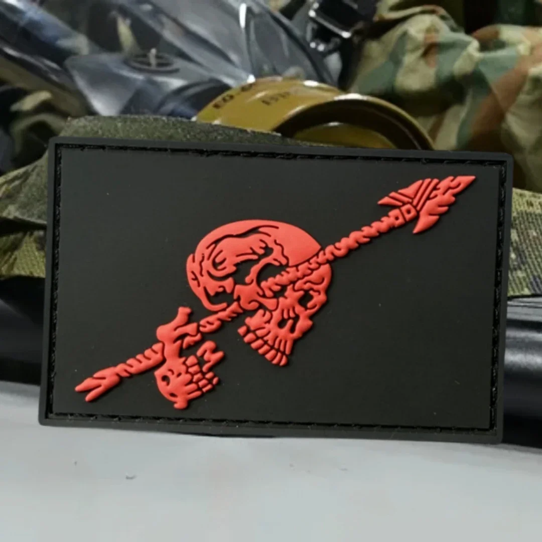 Ejemplo de parche en gorro militar