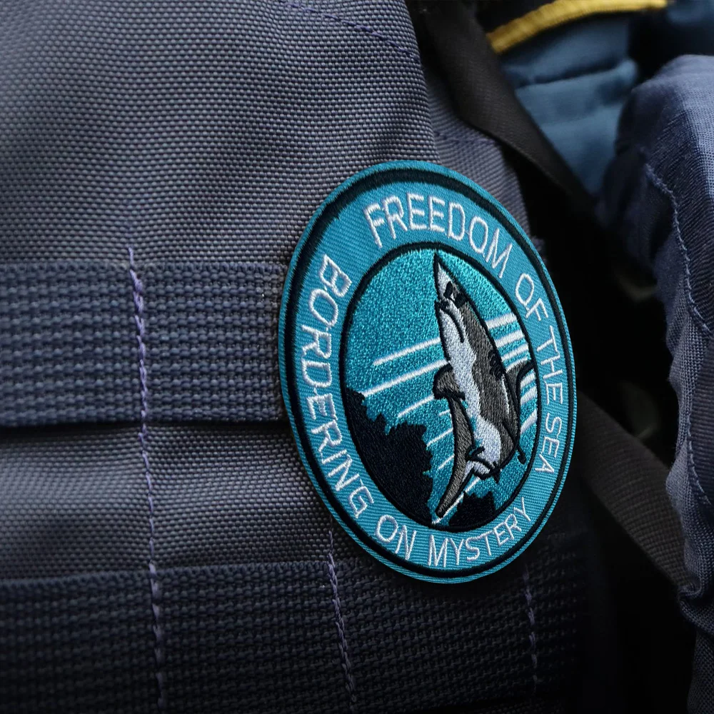 Parche táctico tiburón bordado – Sistema Velcro para Molle - imagen 5