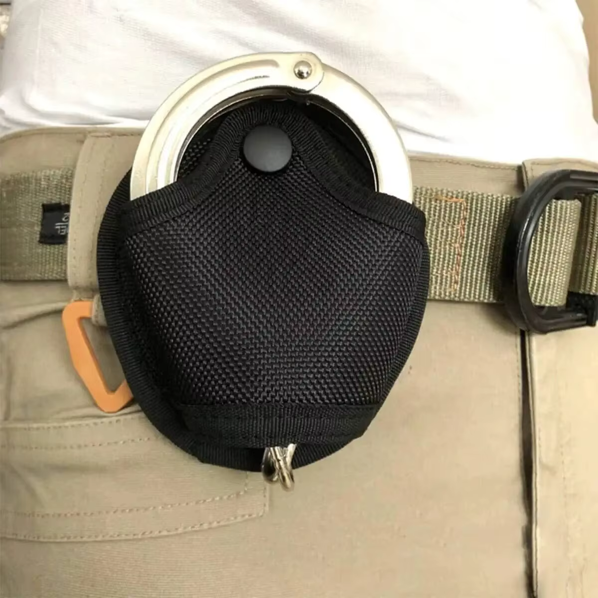 Porta esposas táctico policial con tracción rápida para cinturón - imagen 2