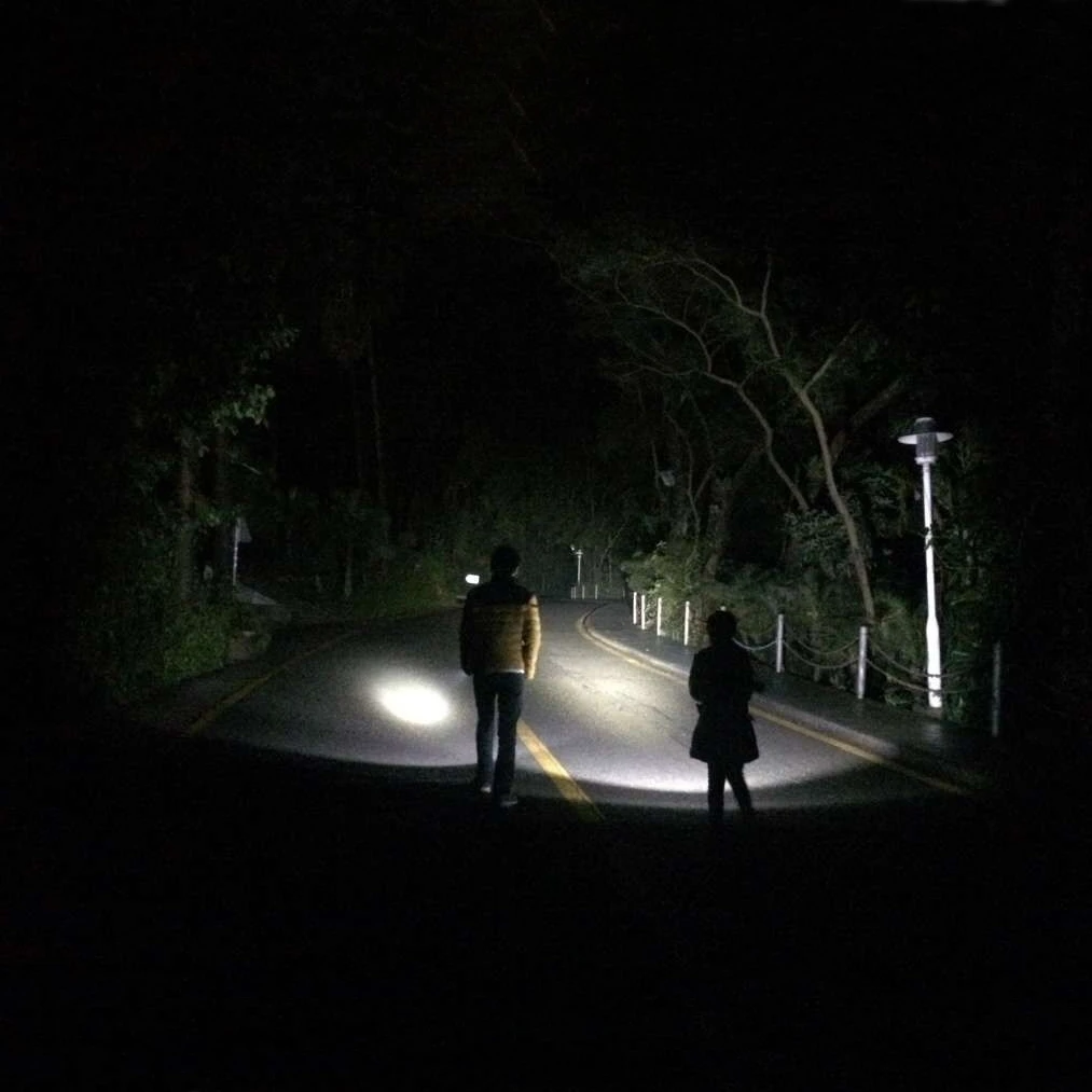 Linterna táctica LED ultrabrillante militar IP68 resistente agua - imagen 5