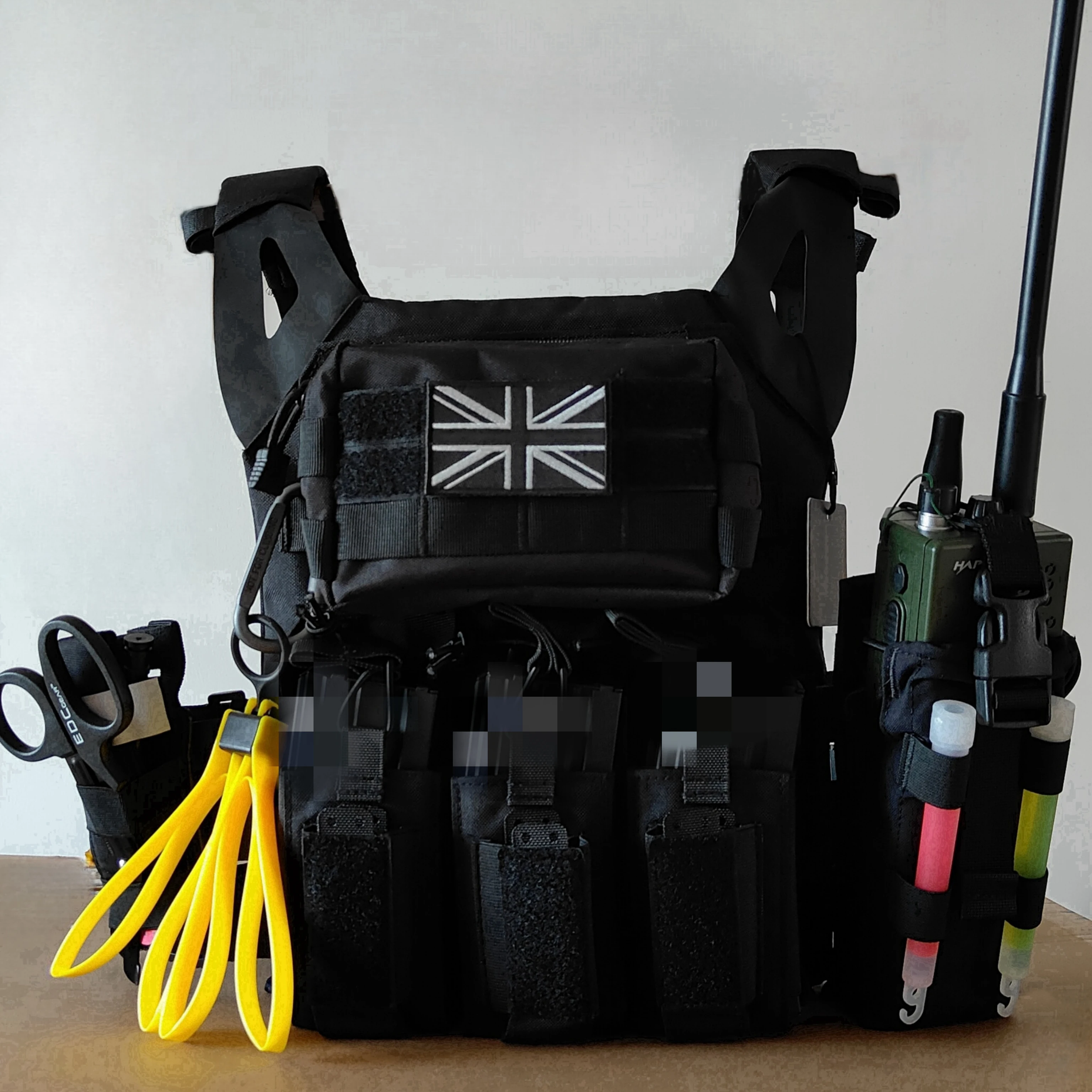 Chaleco táctico JPC1.0 con accesorios