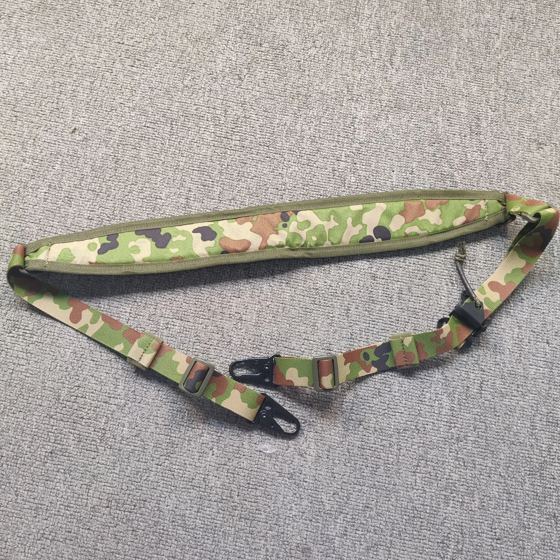 Eslinga táctica personalizada en camuflaje
