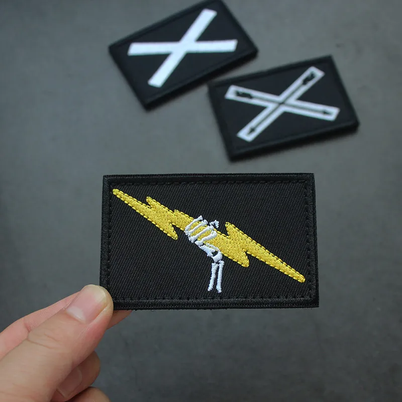Parche bordado réplica insignia en X para mochila táctica - imagen 2