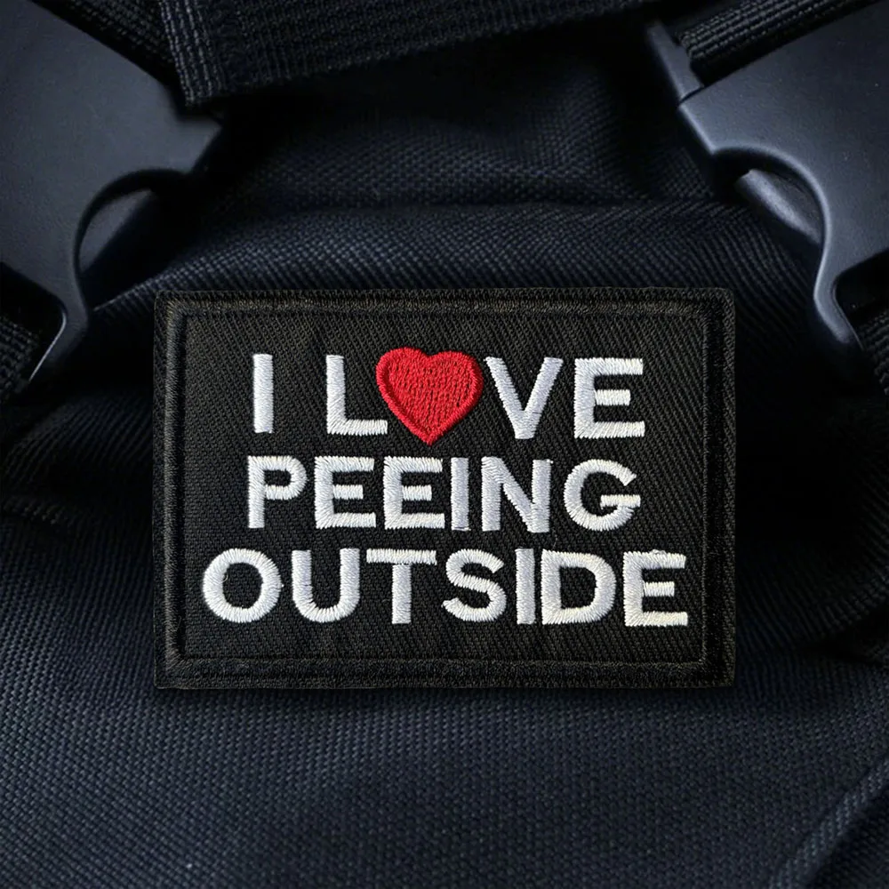 Parche táctico bordado meme para orinar al aire libre con velcro - imagen 3