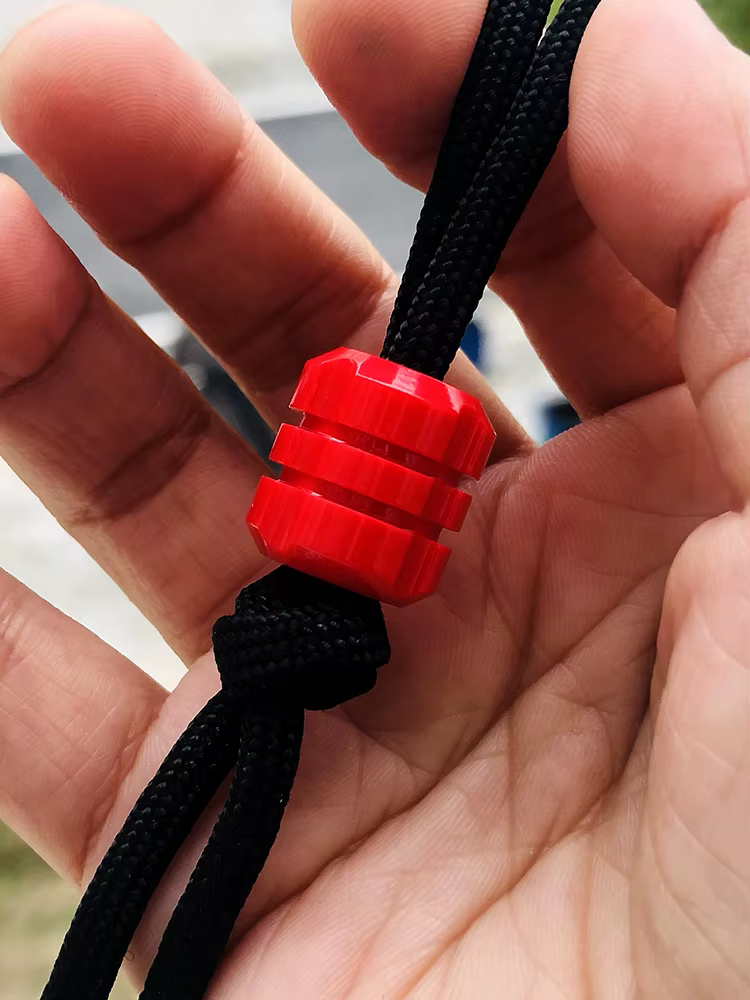 Hebilla colgante de cuerda luminosa resina EDC para mochila y llavero - imagen 3
