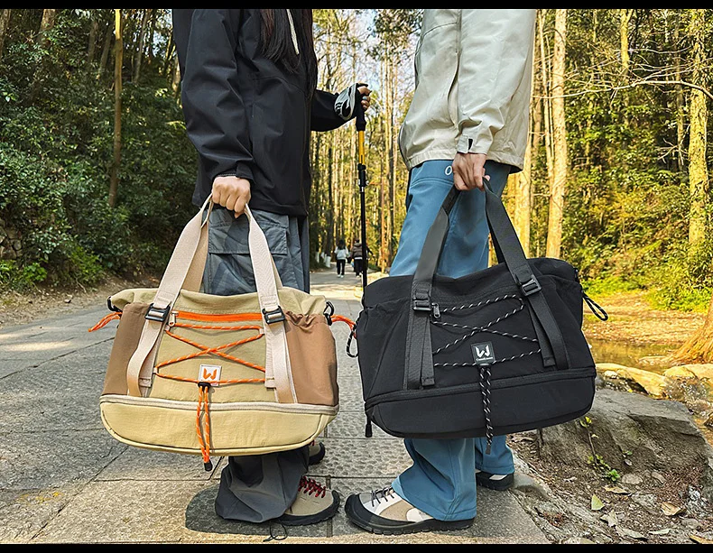 Bolsa de lona scione junto a accesorios de natación