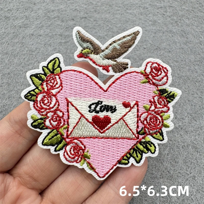 Parche morale bordado corazón y estrella rosa – Para coser o planchar - imagen 3