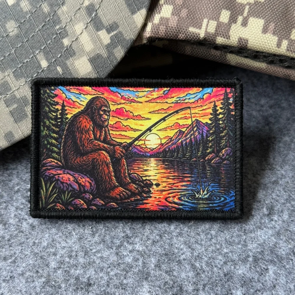 Parche de velcro Bigfoot – Insignia moral de pesca y camping - imagen 2