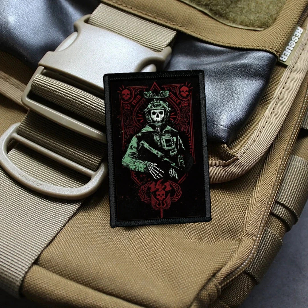 Parche colocado sobre mochila militar táctica