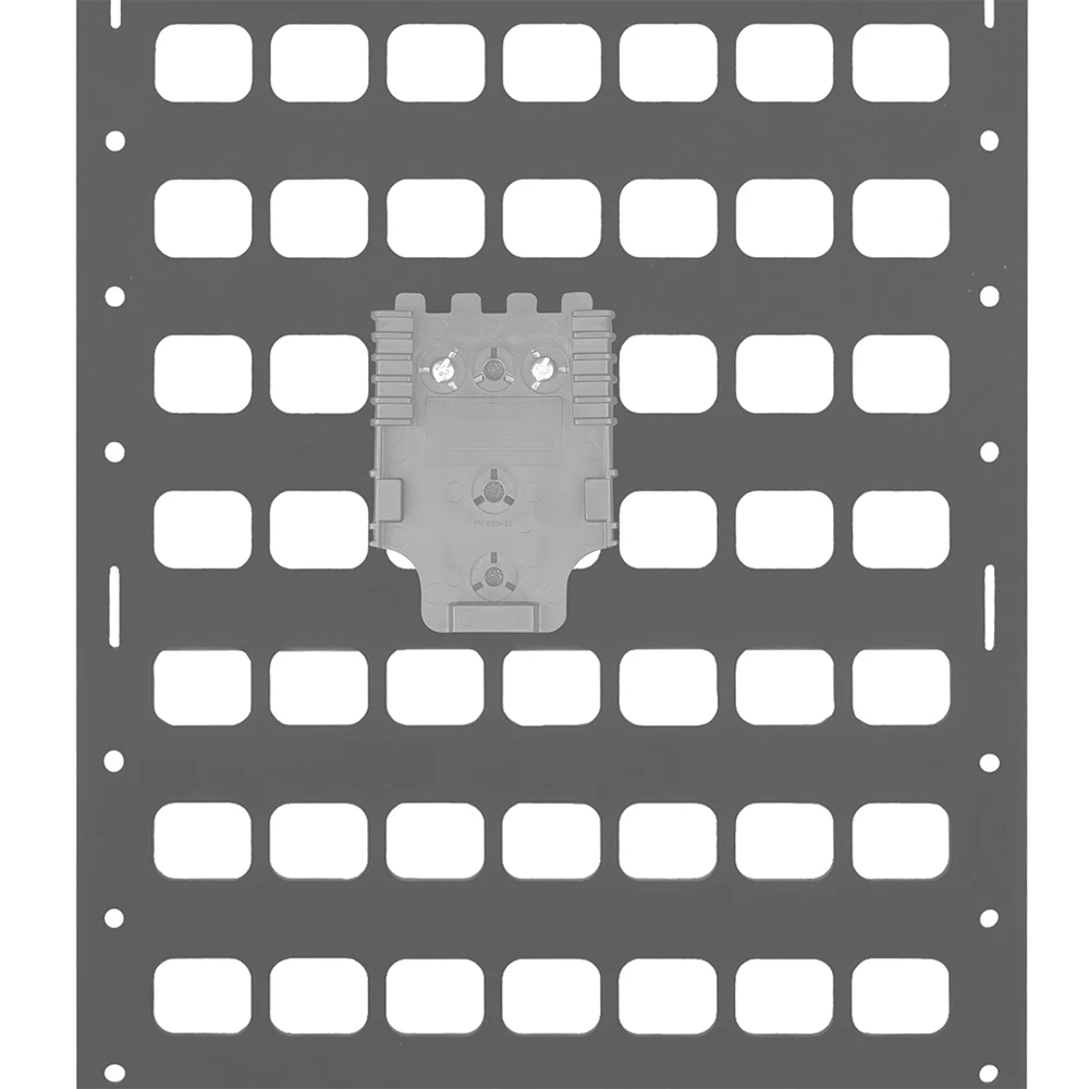 Detalle de punto de anclaje Molle y ranura para adaptador QLS