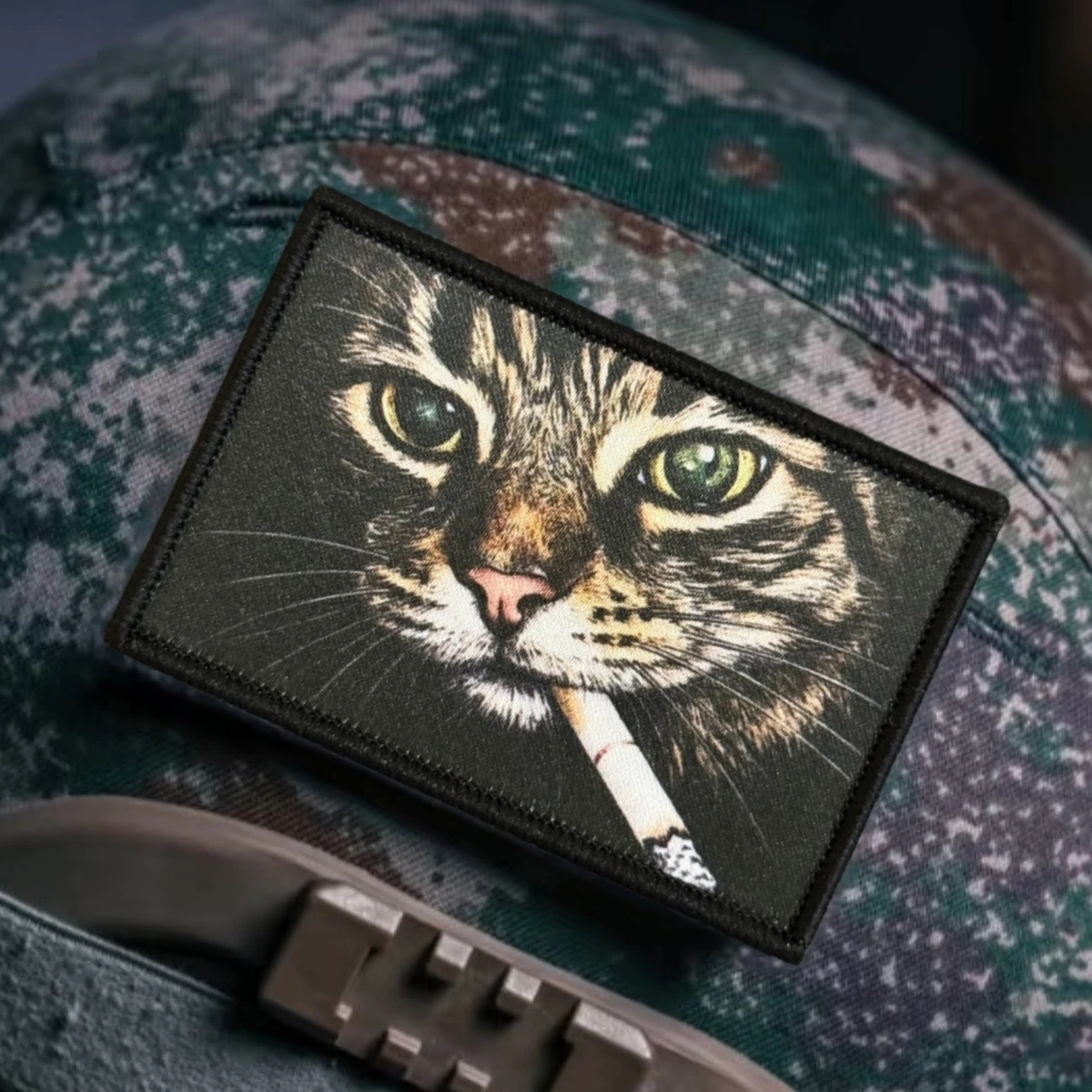 Parche táctico gato fumador con velcro para ropa y mochila - imagen 4