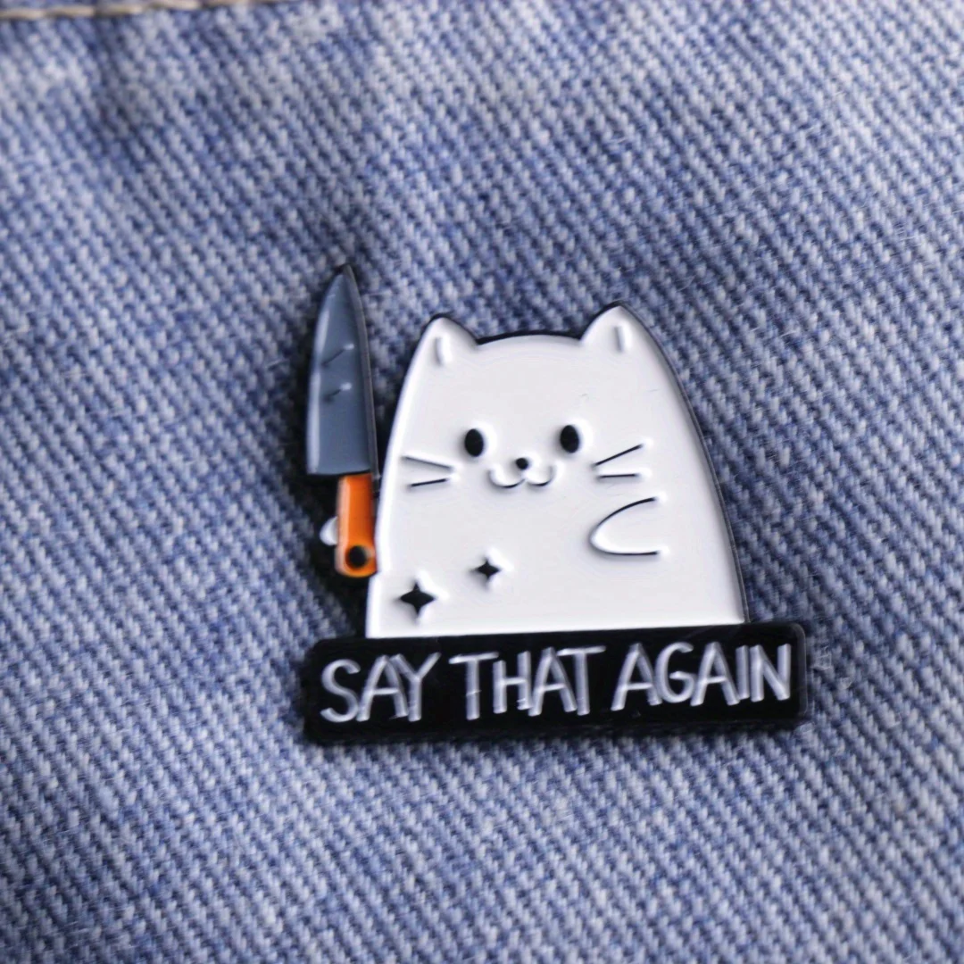 Pin esmaltado de gato blanco estilo animación para solapa y chaqueta - imagen 4