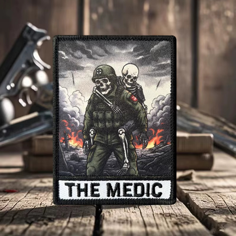 Parche táctico THE MEDIC calavera – cierre velcro y brazalete - imagen 2