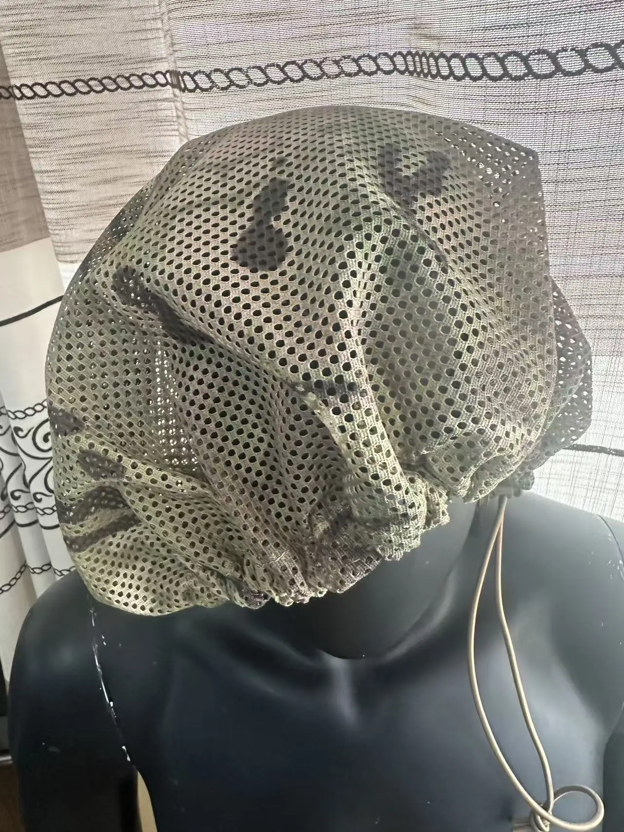 Funda de malla para casco en detalle