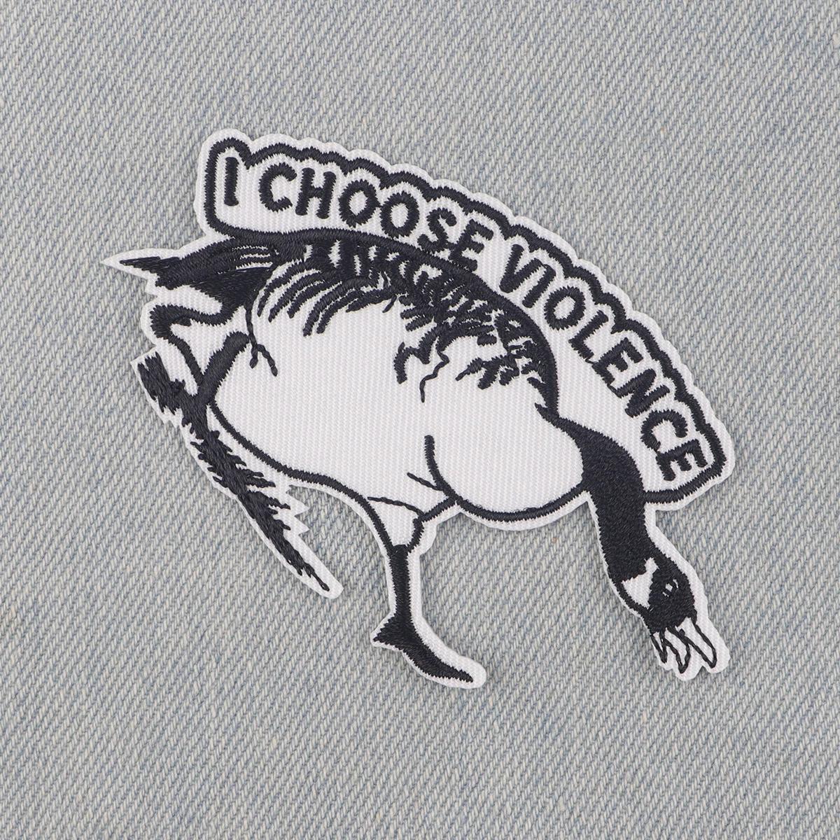 Parche bordado 'I Choose Violence' ganso divertido para planchar - imagen 4
