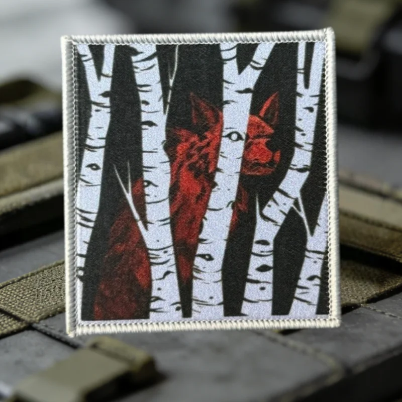 Detalle del reverso con sistema de gancho y bucle