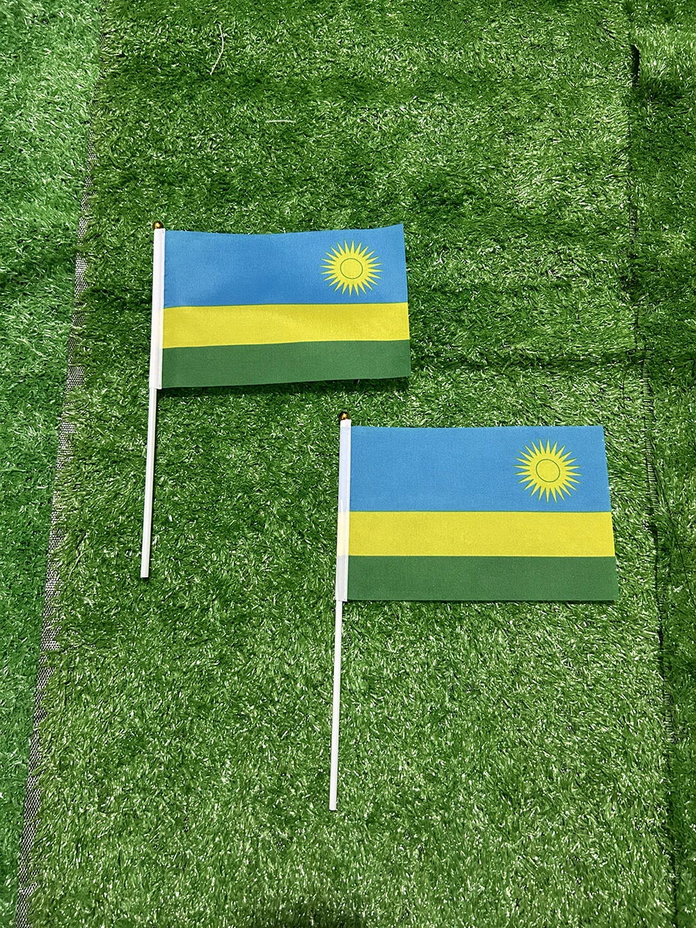 Bandera de Ruanda de poliéster con asta de plástico para hogar - imagen 4