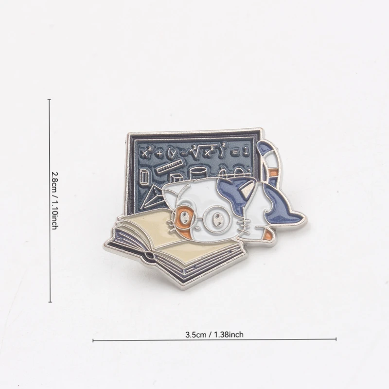 Pin esmaltado gato colegial vintage - broche pizarra matemáticas - imagen 2
