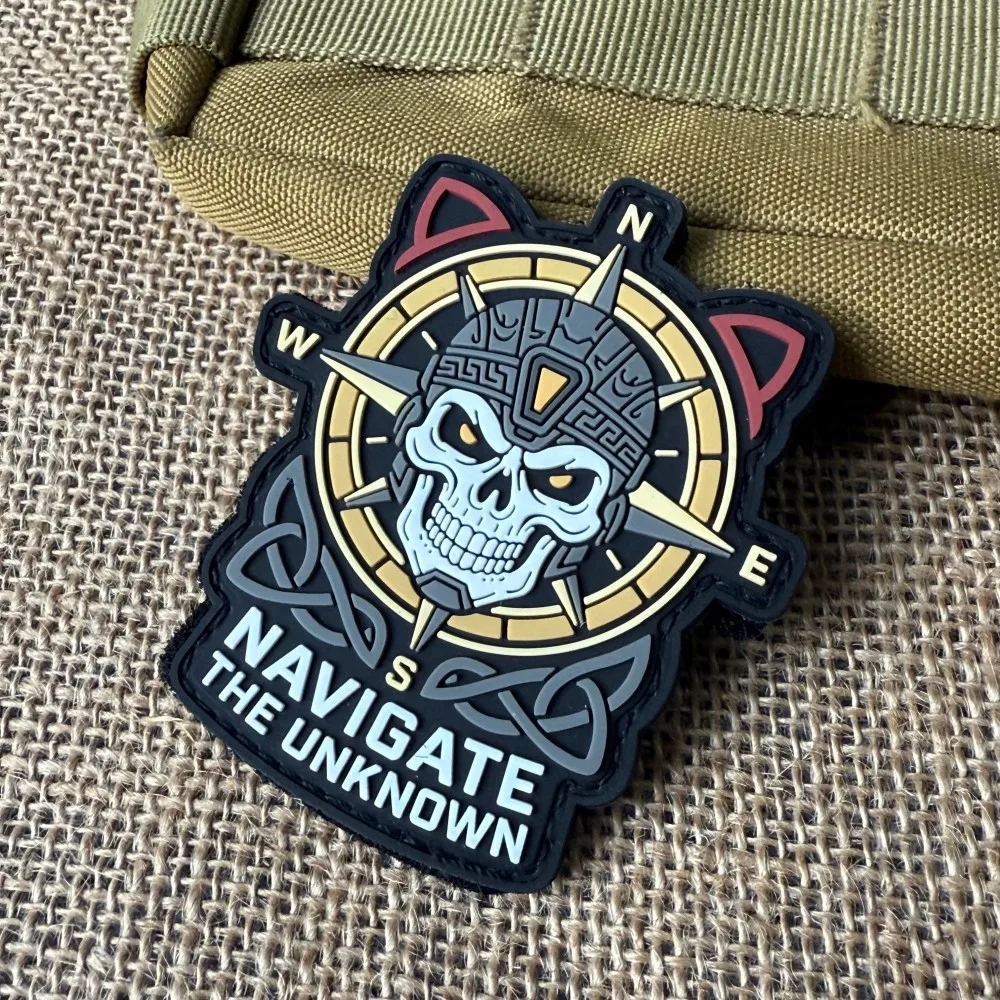 Parache táctico PVC calavera brújula velcro para chaleco y mochila - imagen 5