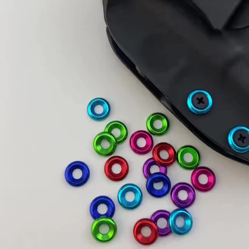 Tornillería táctica de aluminio anodizado con cubrepuñetas y fundas - imagen 5