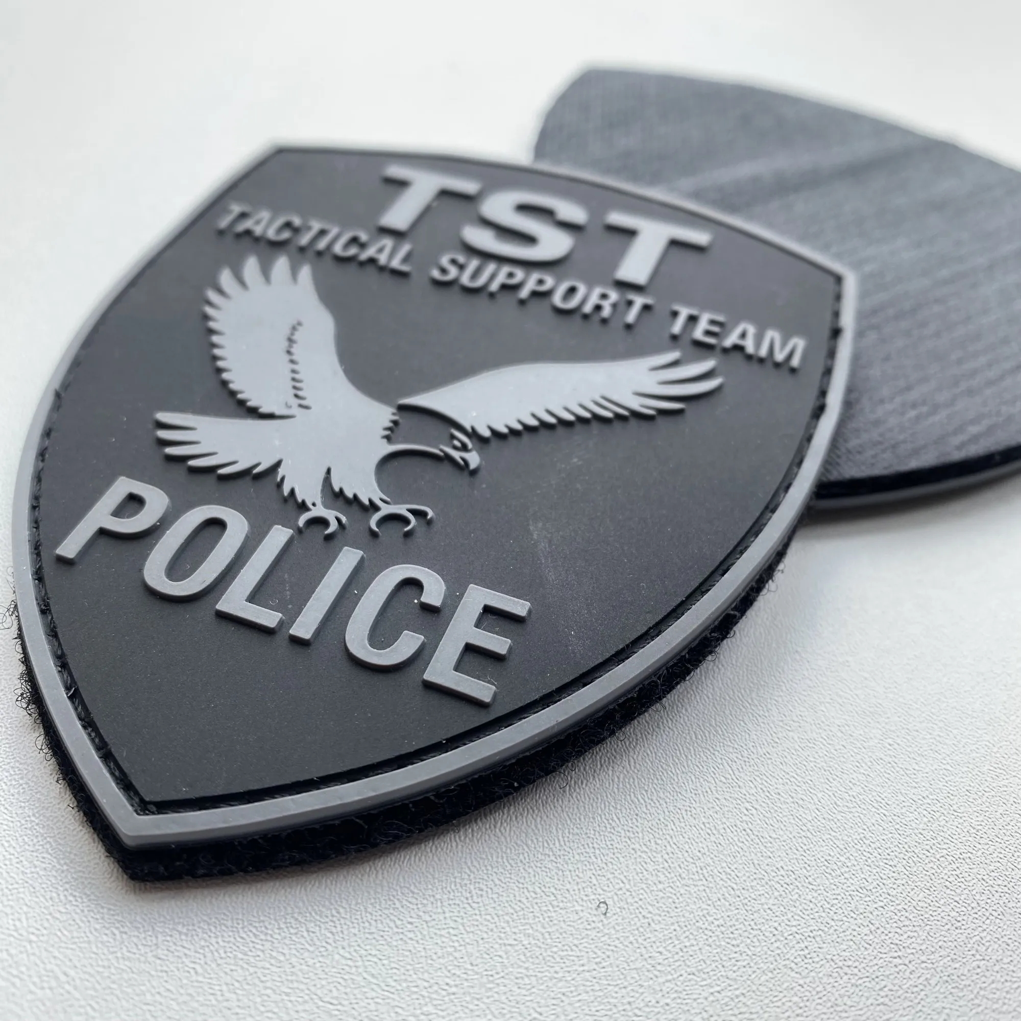 Pin de solapa táctico PVC goma suave con logotipo personalizado - imagen 4
