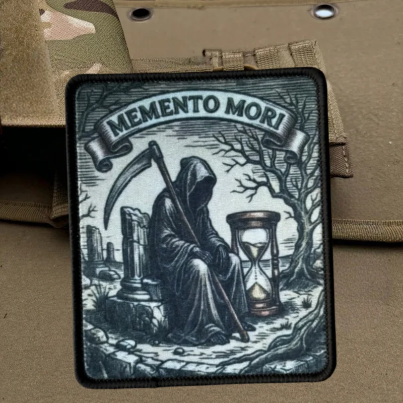 Parche táctico Memento Mori Reaper con velcro para brazalete - imagen 3