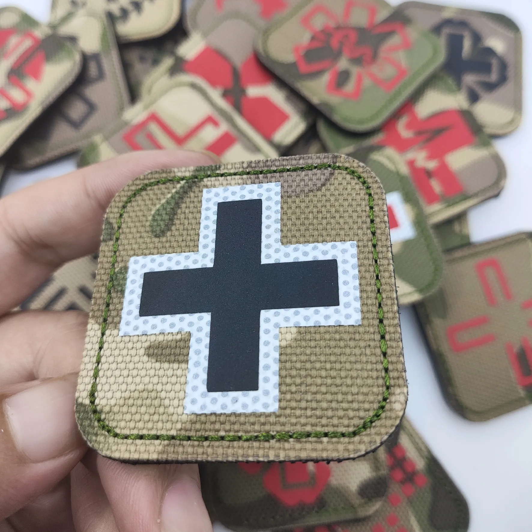 Parches velcro tácticos camuflaje primeros auxilios IR reflectante - imagen 4
