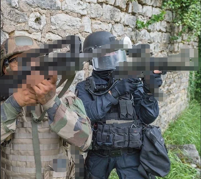 Portacargador doble MOLLE francés para 9 mm