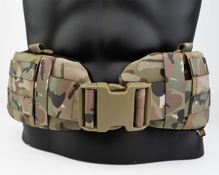 Cinturón MOLLE con equipo táctico completo acoplado