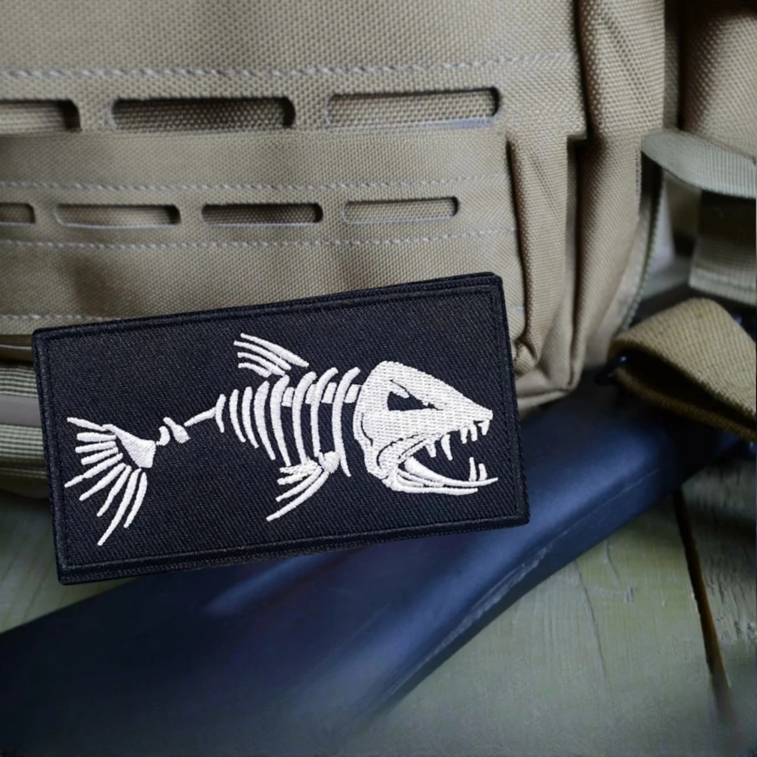 Parche militar bordado chevron esqueleto de pez táctico con velcro