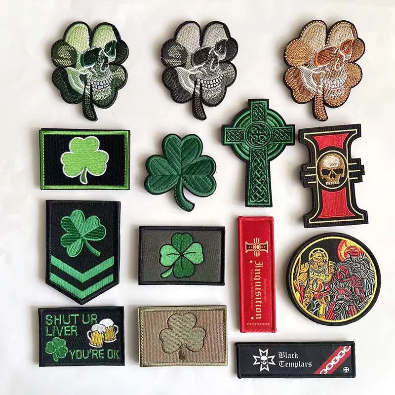 Parche bordado táctico calavera y trébol de cuatro hojas