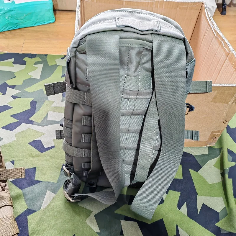 Mochila táctica exterior con bolsa de agua y compartimento - imagen 5