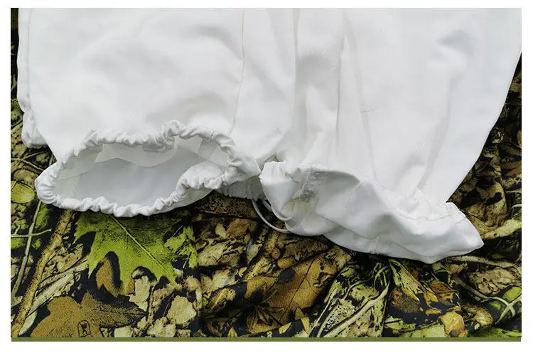 Detalle del tejido y costuras del traje