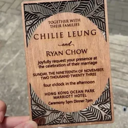 Tarjeta de invitación madera con corte láser personalizada para boda