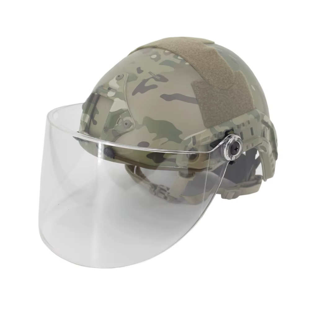 Gafas instaladas correctamente en casco táctico FAST MICH