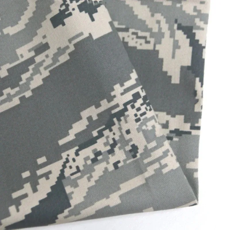 Tela de camuflaje digital Tiger Stripe en sarga de poliéster y algodón - imagen 3
