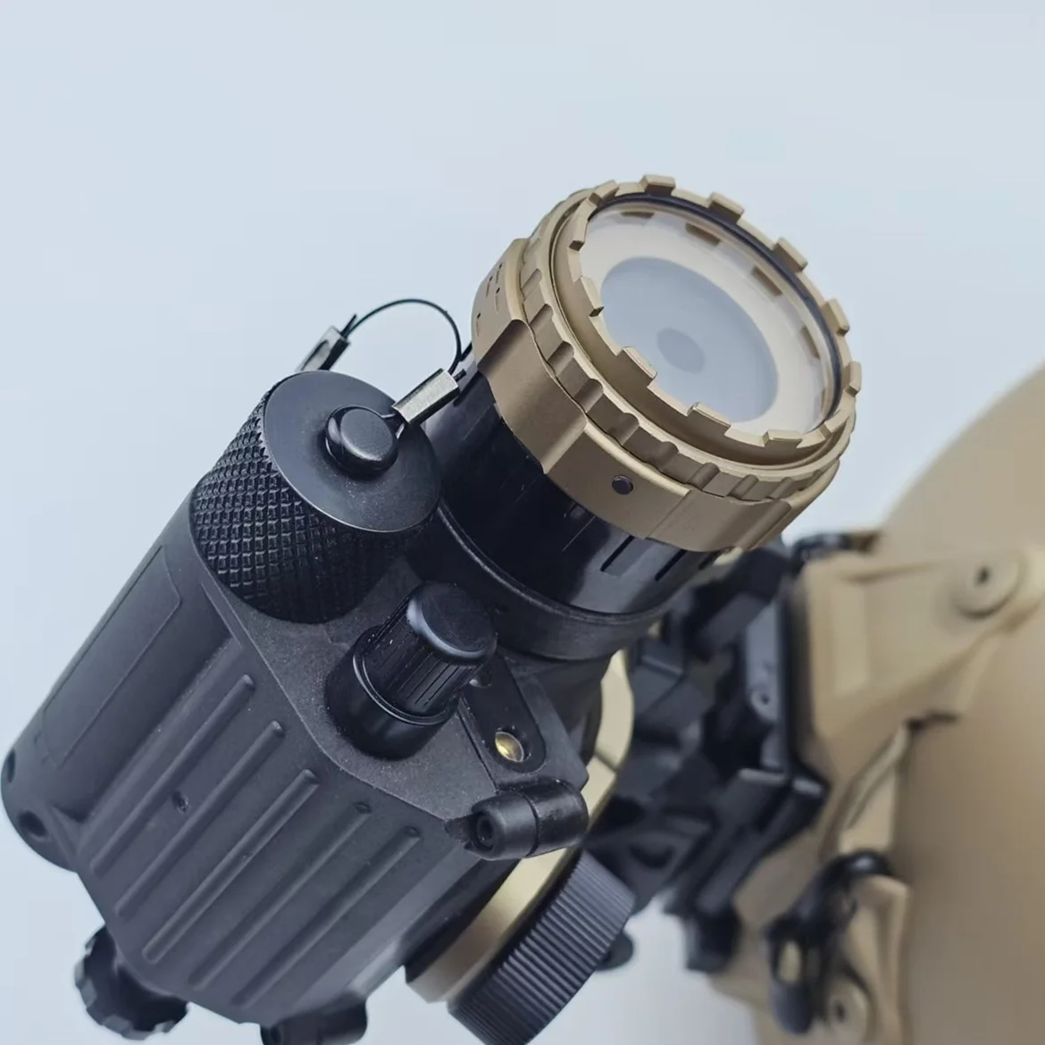 Protector de lente para visión nocturna NVG con diafragma ajustable - imagen 2