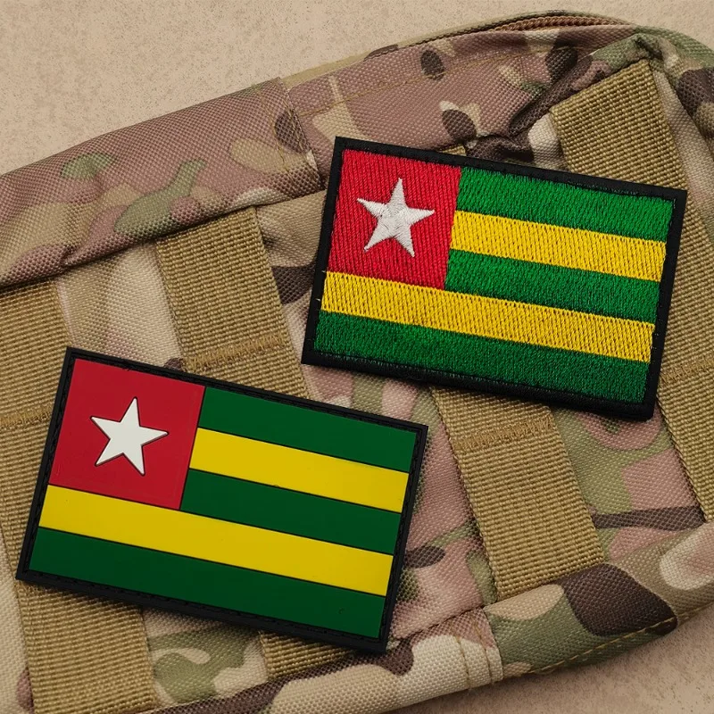 Parche bordado con bandera del Togo en estilo táctico