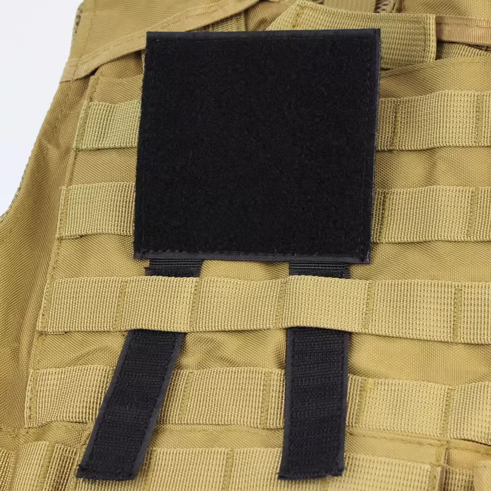 Ejemplo de parches colocados sobre la superficie de velcro del tablero