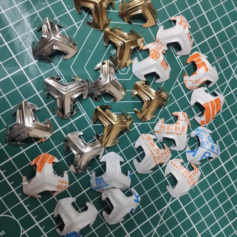 Placas de armadura con patrón de montaña en varios acabados
