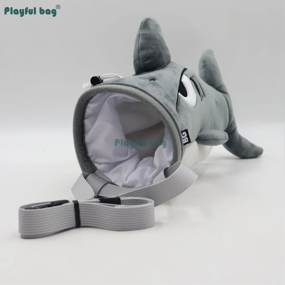 Detalle del diseño animal y sujeción con cordón