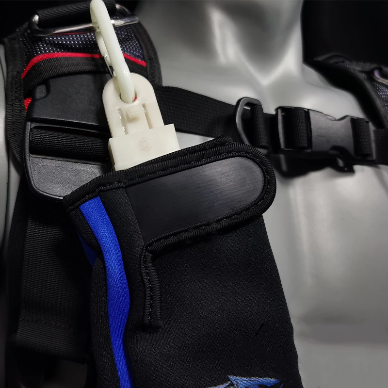 Clip táctico fosforescente para guantes con liberación rápida - imagen 4